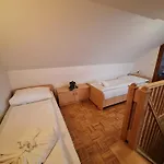 Zupnijski Apartmaji *