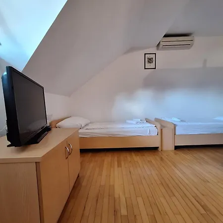 Zupnijski Apartmaji Apartma