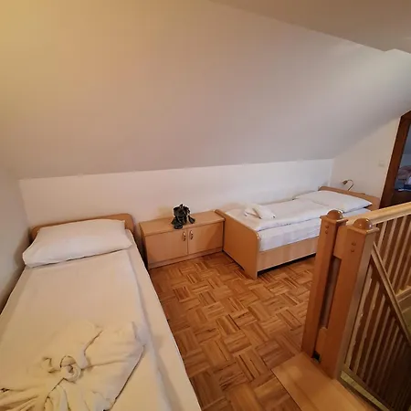 Zupnijski Apartmaji *