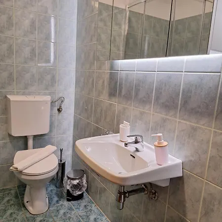 Zupnijski Apartmaji *