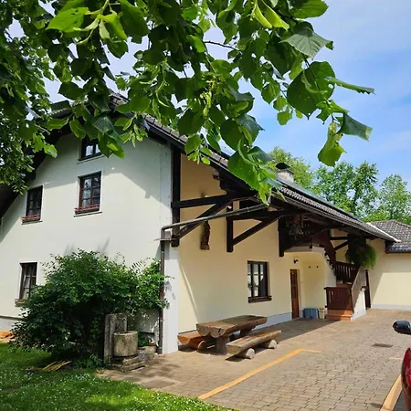 Zupnijski Apartmaji * דולנז'סקה טופליסה