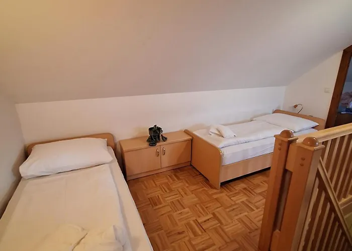Zupnijski Apartmaji *